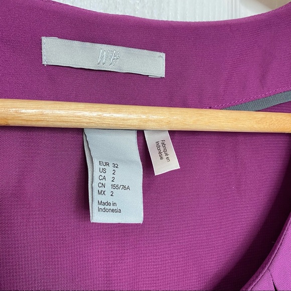3/$30 H&M Bright Purple Pleated Neckline Short Sleeve Shift Mini Dress Size 2 - Picture 3 of 5